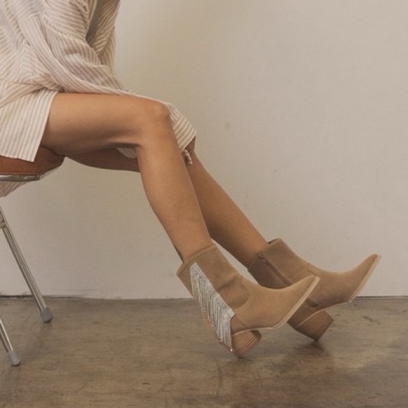 Elegant Tan Suede Ankle Boots with Fringe - Picture 2 of 5